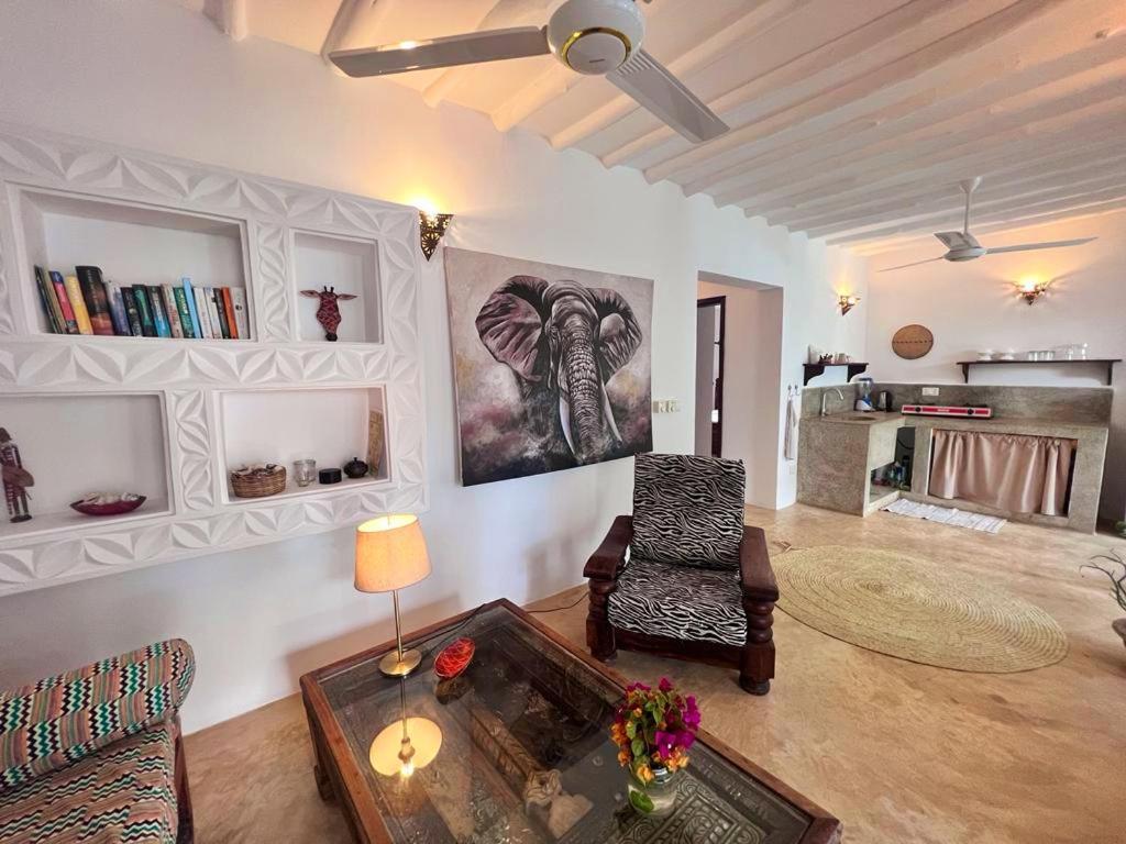 Moyo Apartment Pwani Mchangani Buitenkant foto